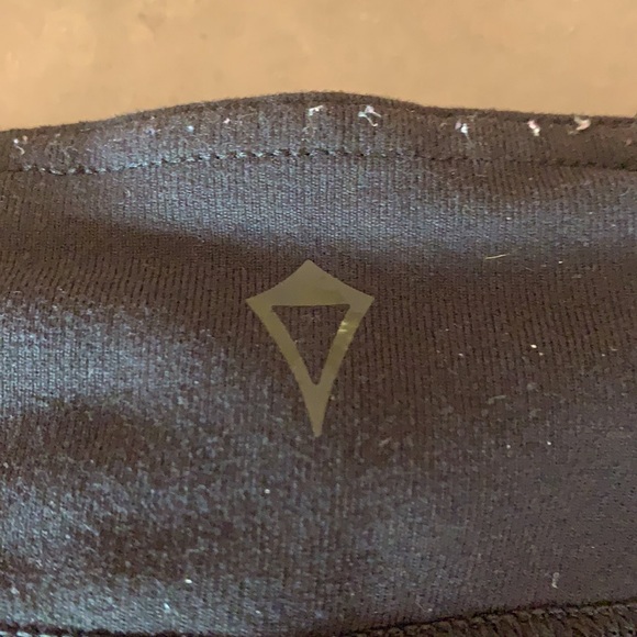 Lululemon Ivivva Girl's Cropped Black Leggings - Picture 5 of 10